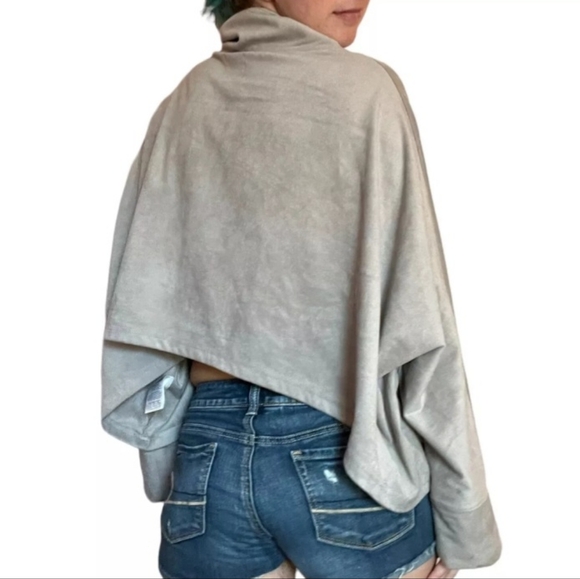 Lime & Vine Faux Suede Crop Top - Picture 4 of 8